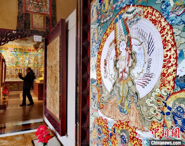 圖為熱貢唐卡。　張?zhí)砀?攝