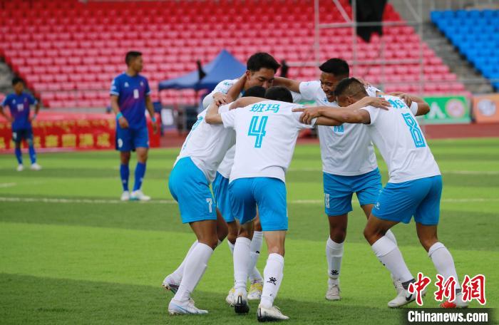 圖為班瑪隊隊員慶祝進(jìn)球?！●R銘言 攝