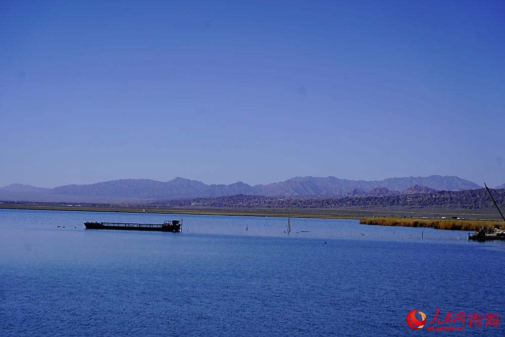 可魯克湖秋色如畫(huà)。人民網(wǎng) 陳明菊攝