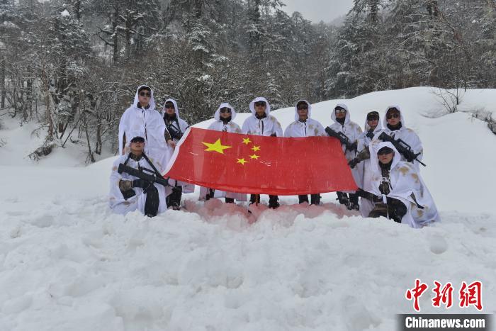 圖為主權(quán)宣誓。　楊靜 攝