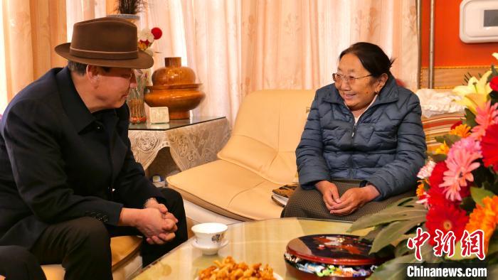 西藏自治區(qū)黨委統(tǒng)戰(zhàn)部部長旦科一行慰問黨外人士、愛國宗教人士及歸國藏胞