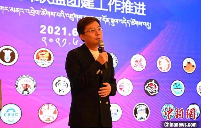 圖為中國舞蹈家協(xié)會(huì)街舞委員會(huì)常務(wù)副主任、秘書長夏銳致辭?！≮w朗 攝