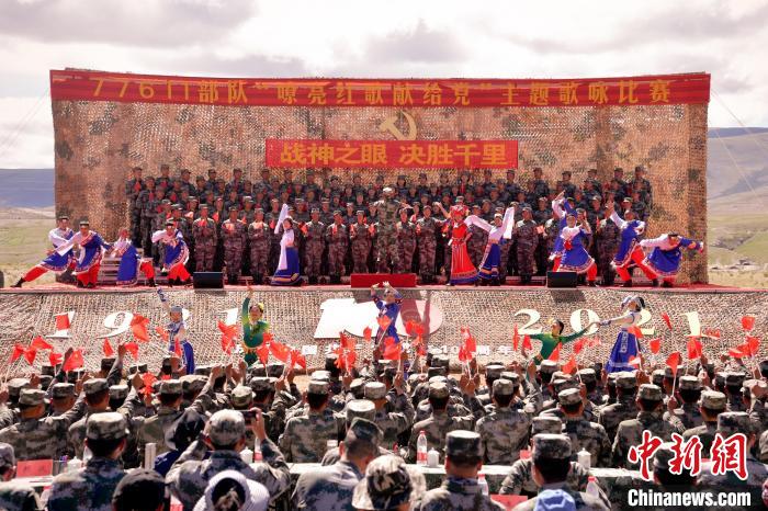 圖為主題歌詠比賽活動(dòng)現(xiàn)場(chǎng)?！●R成鎖 　攝