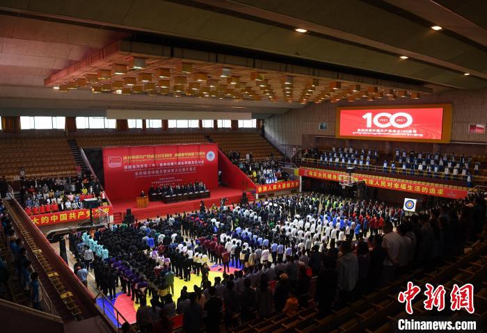 圖為西藏自治區(qū)區(qū)(中)直單位第六屆全民健身運動會、全民健身體驗月暨體育文化展活動現(xiàn)場 貢嘎來松 攝