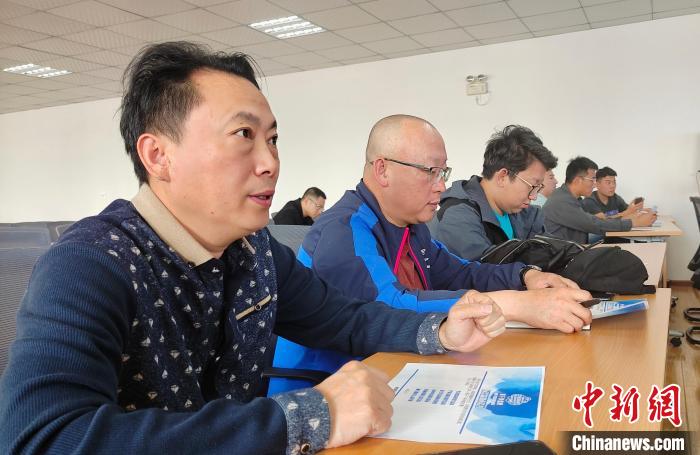 圖為培訓(xùn)會現(xiàn)場?！∝暽＠?攝