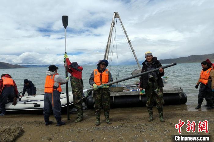 科考隊員從巴木錯采樣歸來。　<a target='_blank' ><p  align=