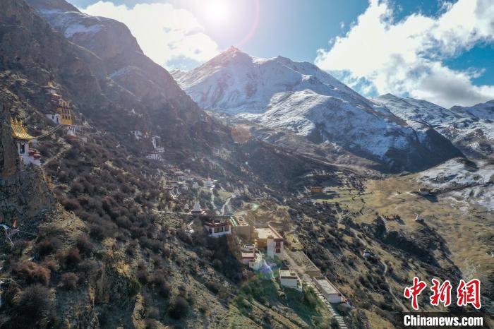 資料圖為拉薩市達(dá)孜區(qū)境內(nèi)的扎葉巴寺?！∝暩聛?lái)松 攝