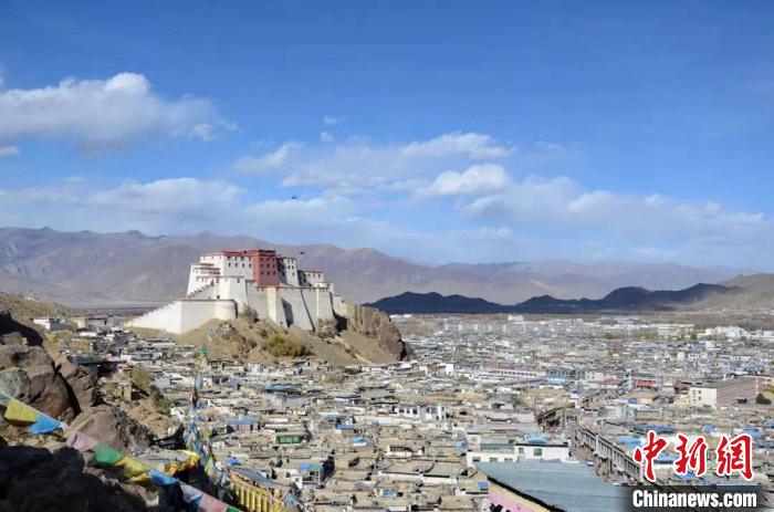 日喀則是“千山之宗，萬(wàn)水之源”，有著大城市所向往的天然資源?！∪A東師大供圖