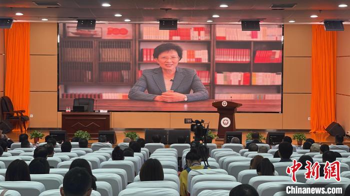 中國(guó)數(shù)百名專家學(xué)者齊聚共商西藏“穩(wěn)定、發(fā)展、生態(tài)、強(qiáng)邊”四件大事