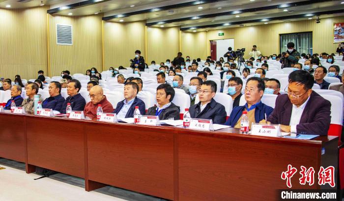 圖為與會(huì)專家學(xué)者聽會(huì)。　楊忠寧 攝