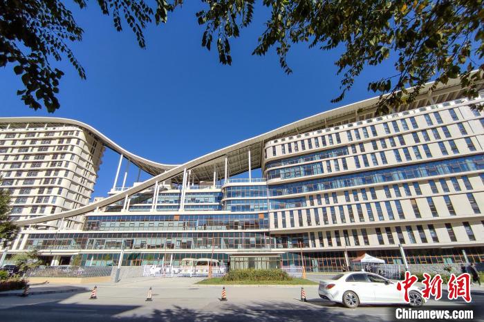 圖為西藏自治區(qū)婦產(chǎn)兒童醫(yī)院，該院填補(bǔ)了西藏沒有省級(jí)兒童醫(yī)院(婦幼保健院)的空白?！〗w波 攝