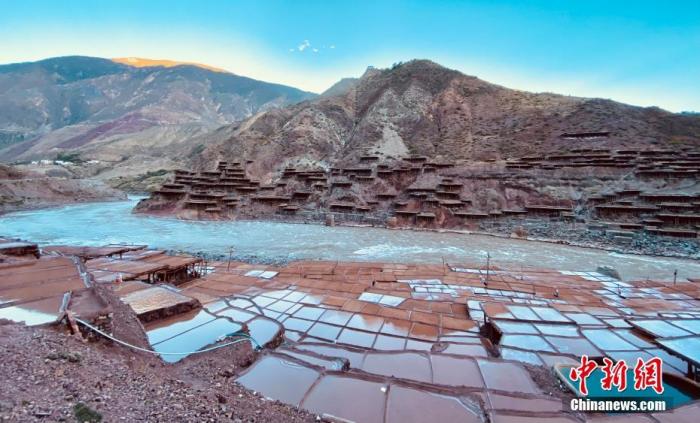資料圖為芒康千年古鹽田。 <a target='_blank' ><p  align=