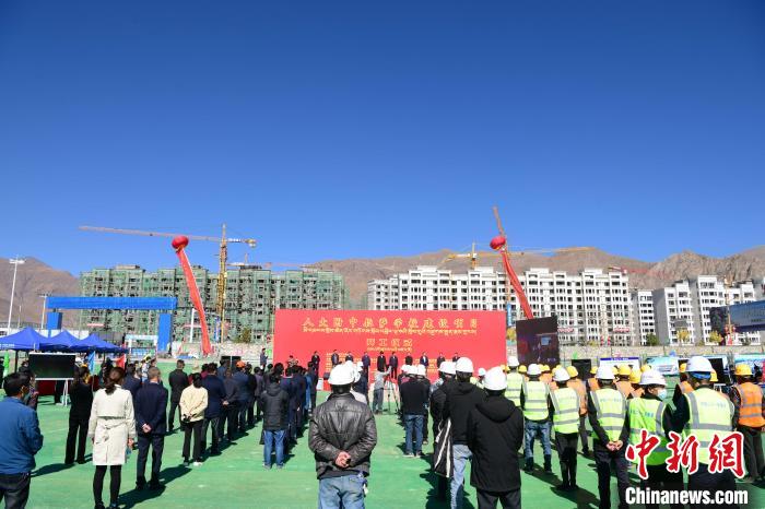 圖為人大附中拉薩學(xué)校開工奠基儀式現(xiàn)場?！∝暩聛硭?攝