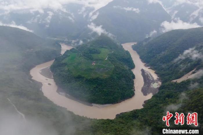 雅魯藏布江果果塘大拐彎。