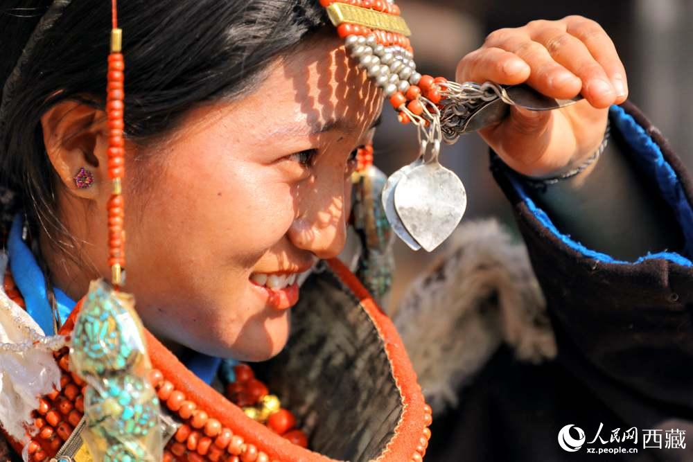 撩起“神秘面紗”。人民網(wǎng) 李海霞