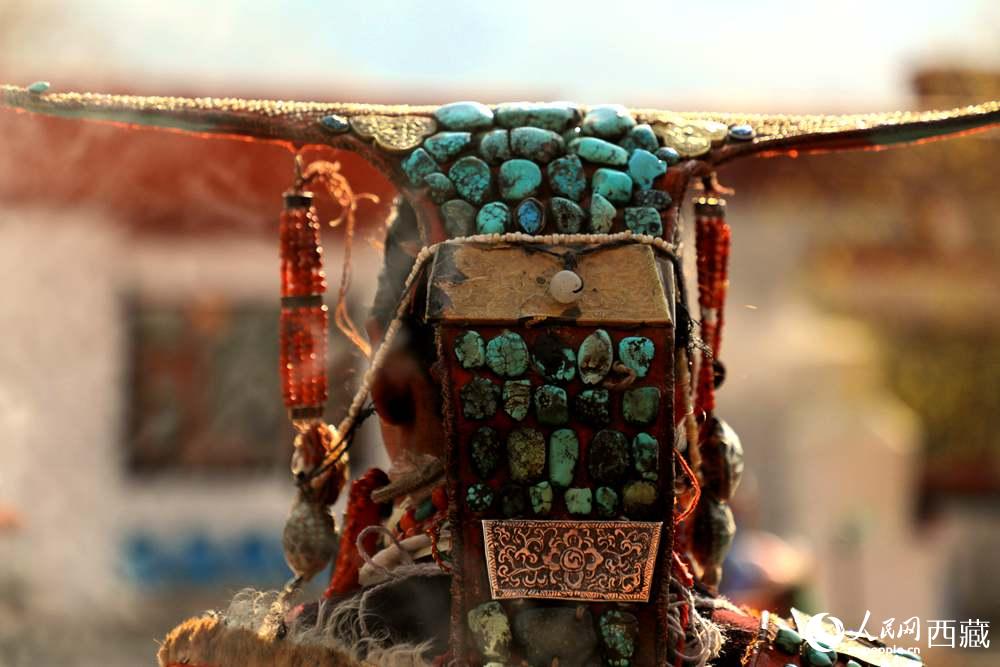 “飛天服飾”頭飾。人民網(wǎng) 李海霞攝