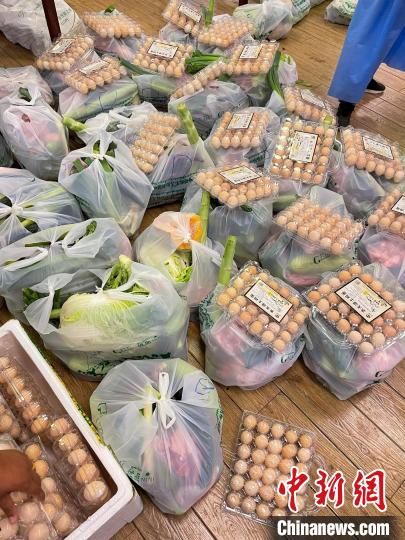 西藏格拉丹東超市疫情期間全力保障市場(chǎng)供應(yīng)?！∈茉L者供圖