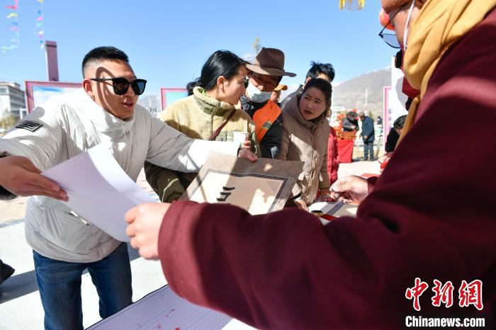 圖為展銷會現(xiàn)場?！∝暩聛硭?攝