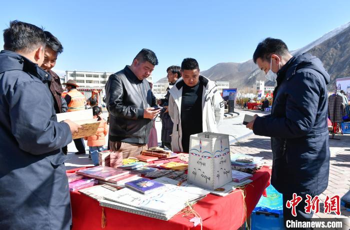 圖為展銷會現(xiàn)場?！∝暩聛硭?攝