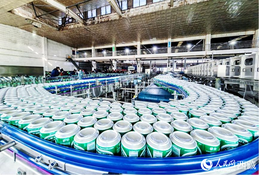 全新升級的生產(chǎn)線投入使用。人民網(wǎng) 李海霞攝