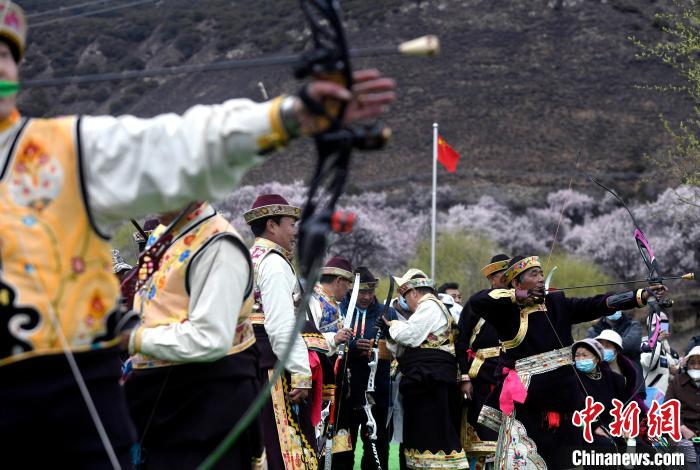 3月28日，選手參加響箭比賽。　李林 攝