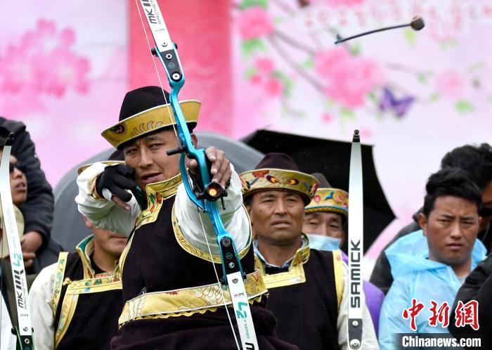 3月28日，選手參加響箭比賽?！±盍?攝