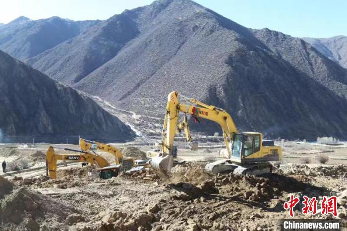 圖為高標準農田建設施工現場?！「裆愔?攝