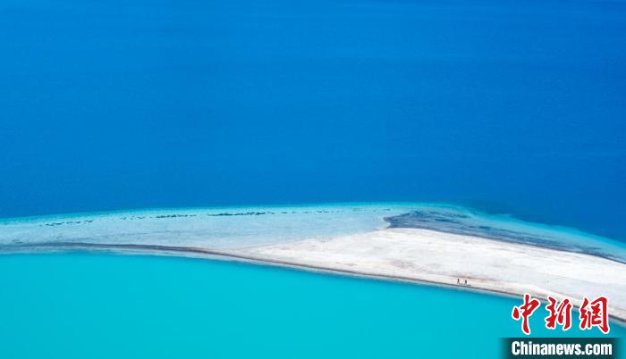 圖為山南羊卓雍錯(cuò)?！『闻罾?攝