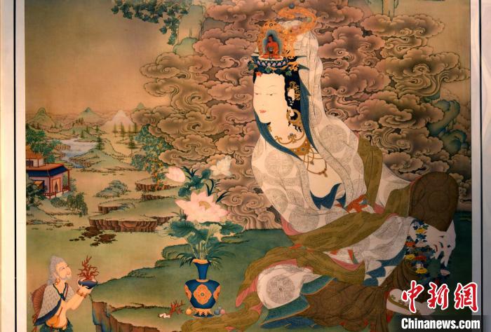 圖為5月16日，展覽中新創(chuàng)唐卡作品《靜息觀音》(局部)?！±盍?攝