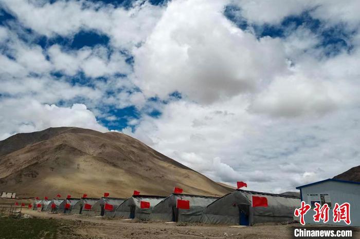 圖為西藏康馬縣的高原溫室大棚?！⒔ㄜ?攝