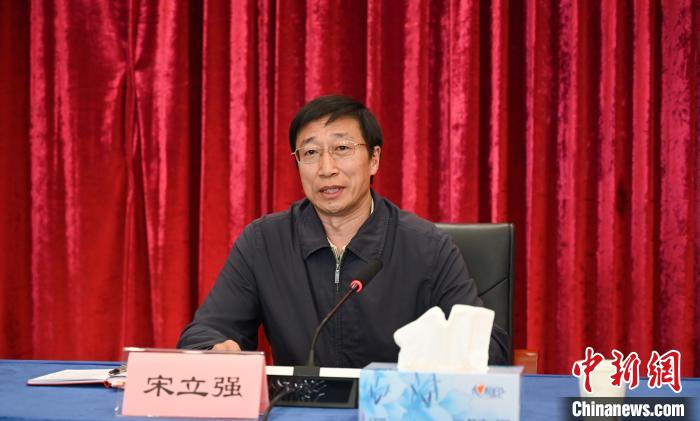 圖為西藏自治區(qū)黨委組織部副部長(zhǎng)、第十批援藏干部人才總領(lǐng)隊(duì)宋立強(qiáng)致辭。