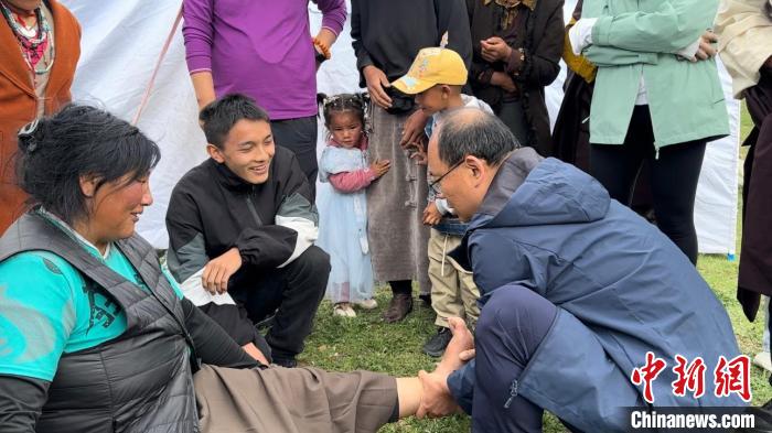 醫(yī)療團(tuán)隊奔赴西藏，義診活動“點亮”偏遠(yuǎn)地區(qū)希望之光