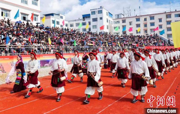 圖為西藏昌都市第九屆三江茶馬文化藝術(shù)節(jié)(芒康會場)開幕式現(xiàn)場?！〔际忻⒖悼h委宣傳部供圖