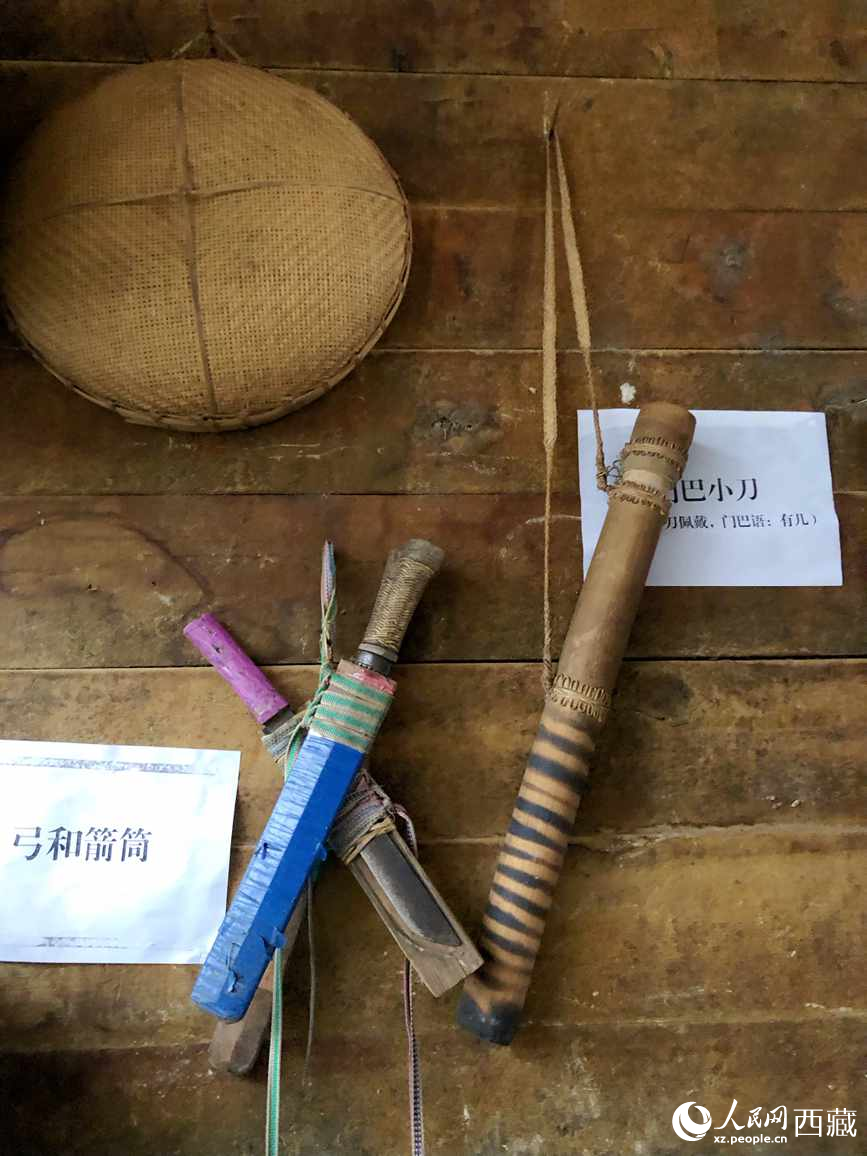 當(dāng)?shù)鬲?dú)具特色的藤竹工藝品。