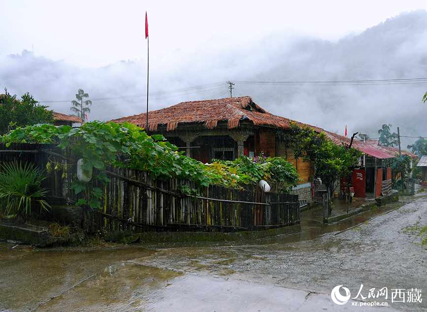 門巴族的特色庭院。