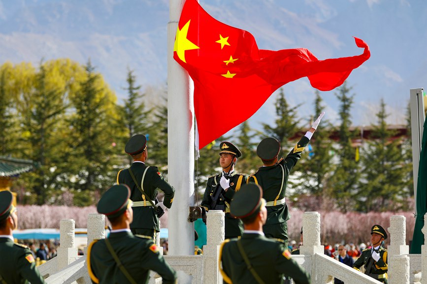 升旗儀式現(xiàn)場。