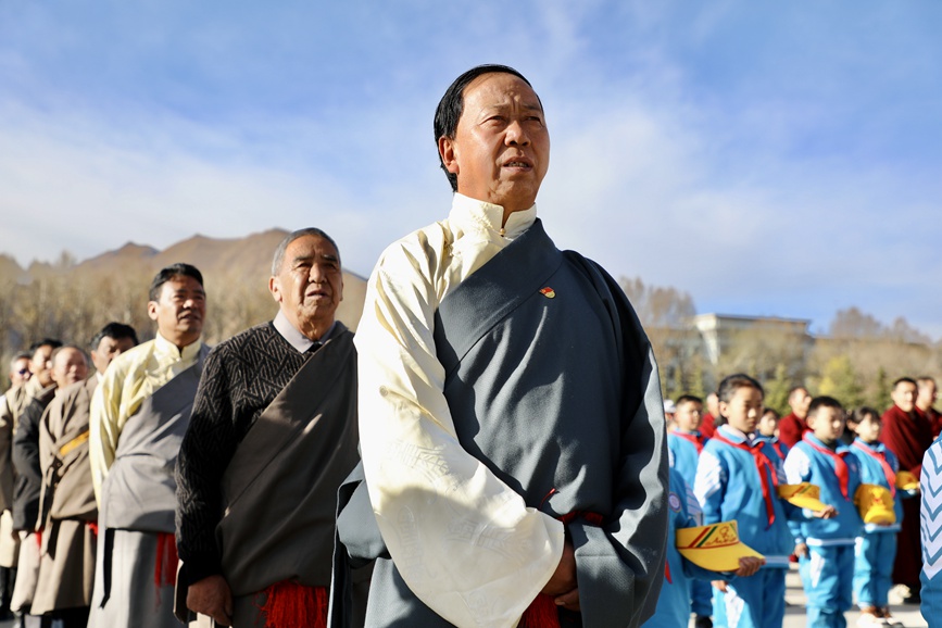 “升國旗、唱國歌”儀式現(xiàn)場。