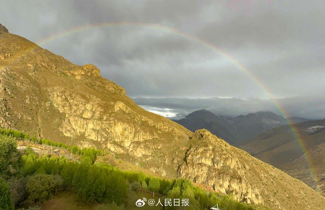接好運！青藏高原現(xiàn)巨大彩虹橋