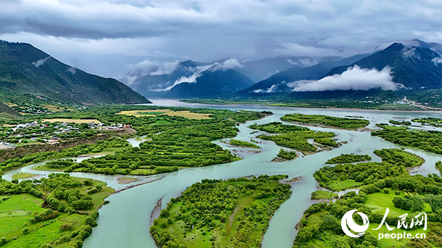 雅尼國家濕地公園風(fēng)景如畫。人民網(wǎng)記者 次仁羅布攝