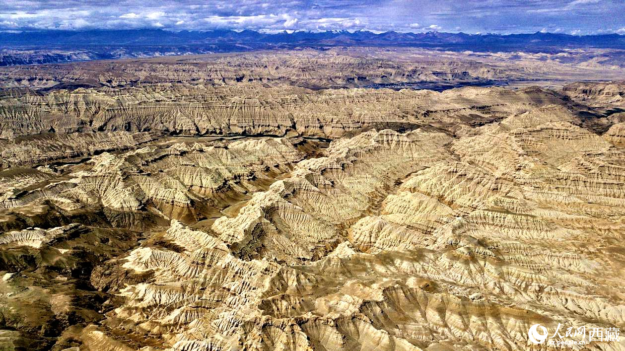鳥瞰西藏阿里地區(qū)札達土林國家地質(zhì)公園。