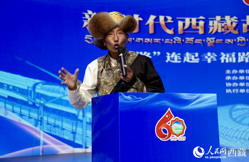 山南市隆子縣三安曲林鄉(xiāng)三林村黨支部副書(shū)記扎西次仁作分享報(bào)告。人民網(wǎng)記者 次仁羅布攝