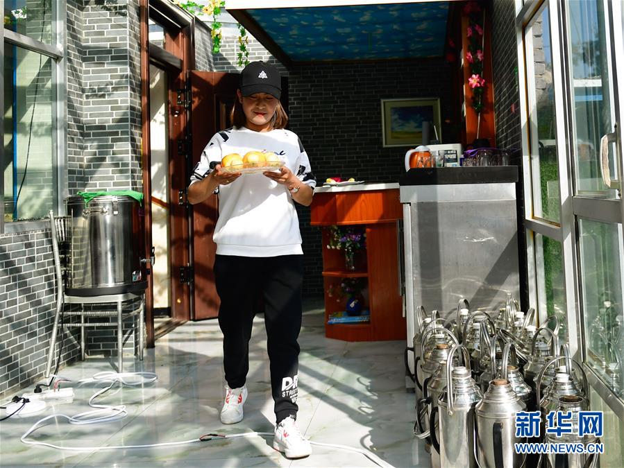 （全面建成小康社會“百城千縣萬村調(diào)研行”·圖文互動）（4）青?？柎澹骸肮夤鞔濉钡娜A麗轉(zhuǎn)身