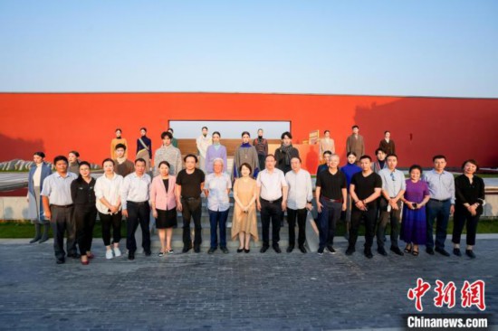 近40套藏式針織系列時(shí)裝亮相2022北京時(shí)裝周?！”本r(shí)裝周供圖