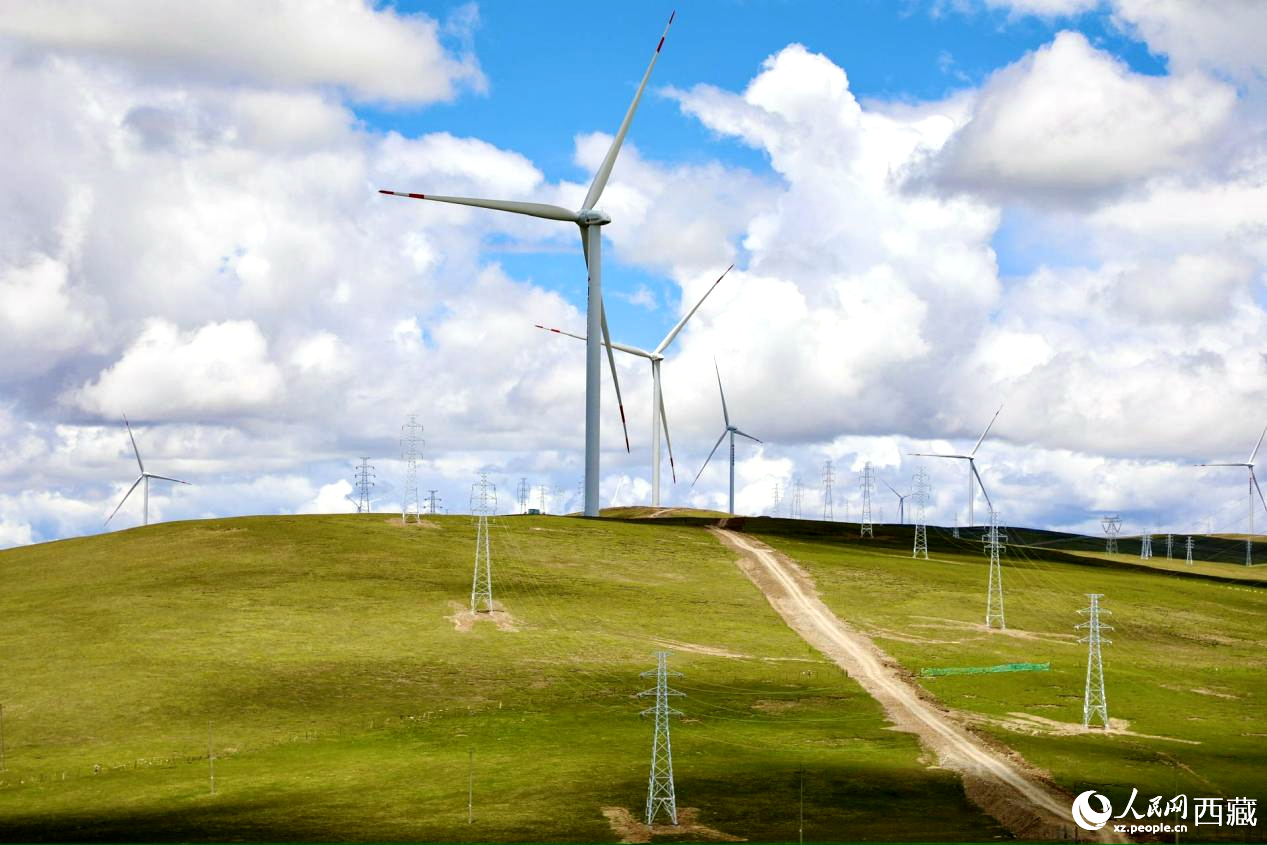 西藏那曲市色尼區(qū)的歐瑪亭嘎風(fēng)電場。