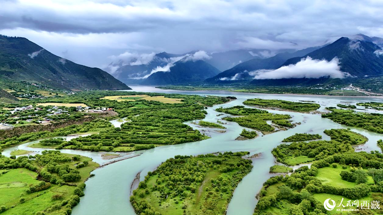 西藏林芝市雅尼國家濕地公園風(fēng)景如畫。
