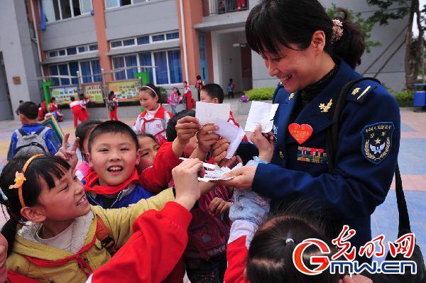 【我和軍隊的不解之緣】“先是軍人，才是媽媽”