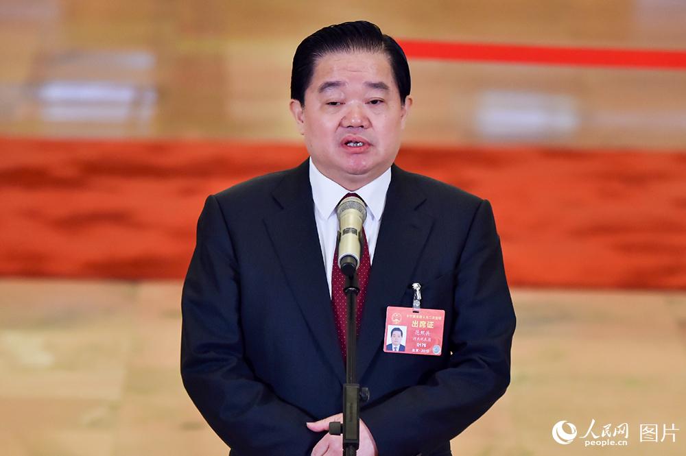 全國人大代表、河北省人大常委會黨組書記、常務(wù)副主任范照兵。