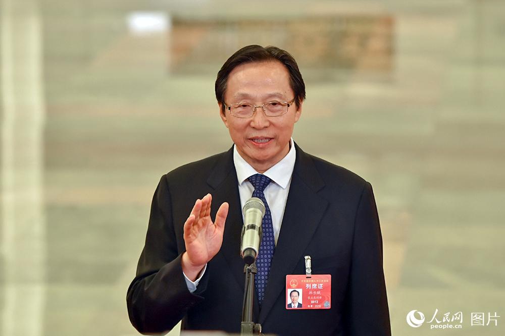 農(nóng)業(yè)農(nóng)村部部長韓長賦回答記者提問。