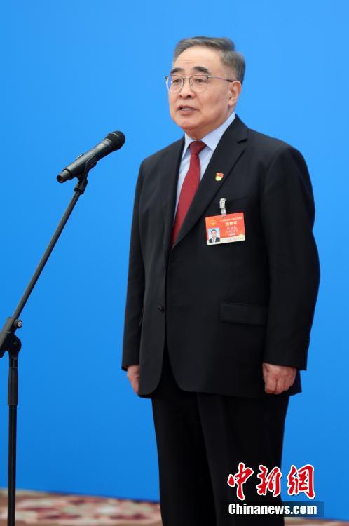 3月8日，第十三屆全國人民代表大會第四次會議舉行第二場“代表通道”采訪活動。圖為全國人大代表張伯禮通過網(wǎng)絡(luò)視頻方式接受采訪。 <a target='_blank' ><p  align=