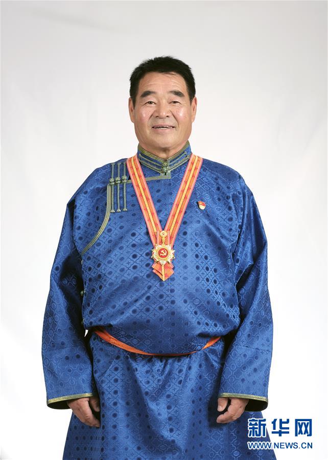 （奮斗百年路　啟航新征程·“七一勛章”獲得者·圖文互動(dòng)）（1）“草原之子”廷·巴特爾：讓草原綠起來，幫牧民富起來